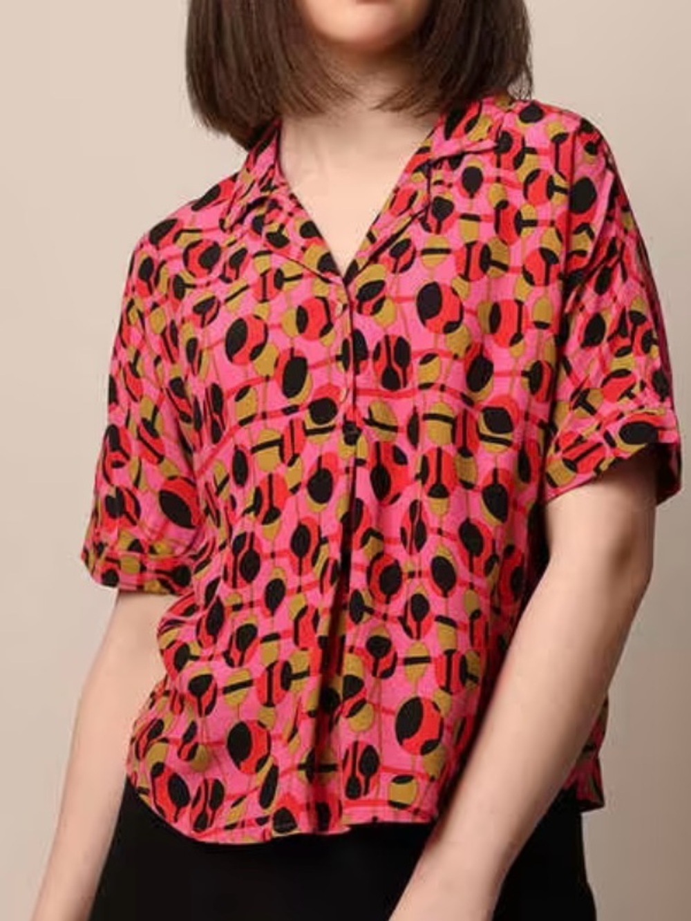 ONLY pink viscose shirt features a vibrant abstract geometric  print size S (38)